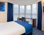Room image #15 at Holiday Inn Express London - City